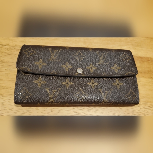 Louis Vuitton Handbags - Louis Vuitton 2009 Monogram Bi-Fold Long Wallet